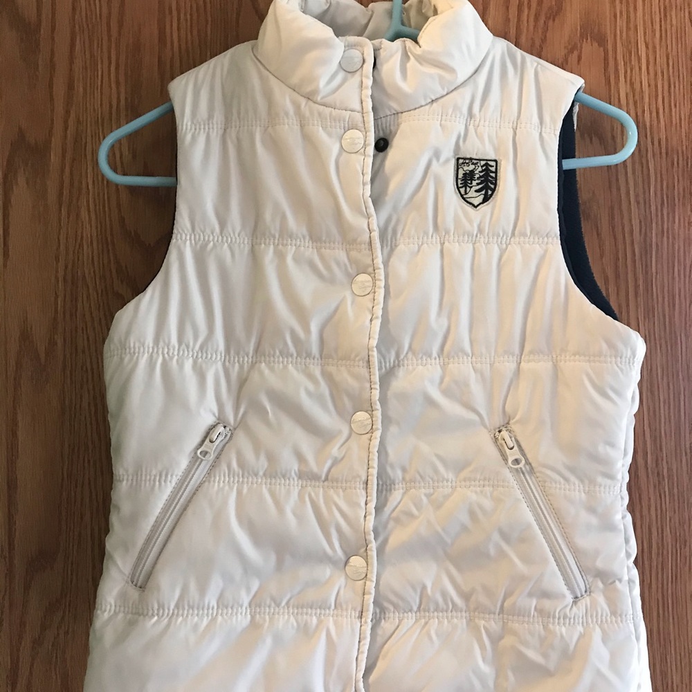 American Eagle Puffer Vest